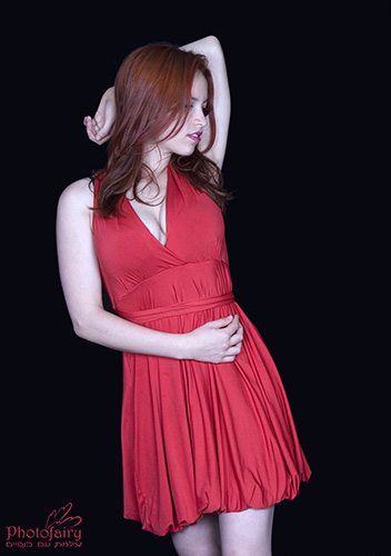 צילום אומנותי לנשים- בשמלה אדומה