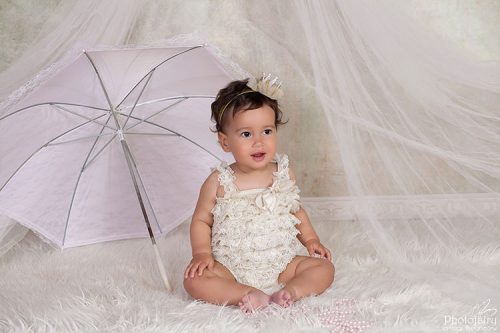 סטודיו לצילום תינוקות- צילום תינוקת כולל תלבושות ואביזרים