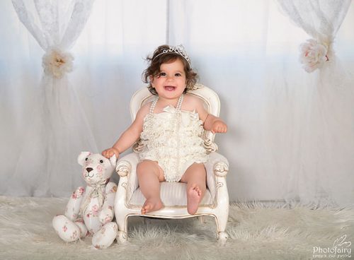 צילום תינוקת בסגנון שאבי-שיק פרחוני בהיר